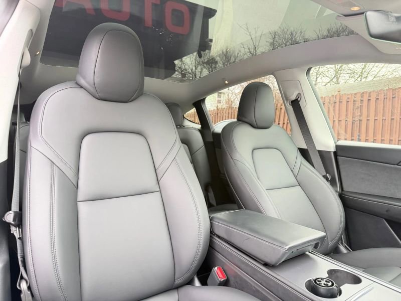 Used 2024 Tesla Model Y Long Range image 29