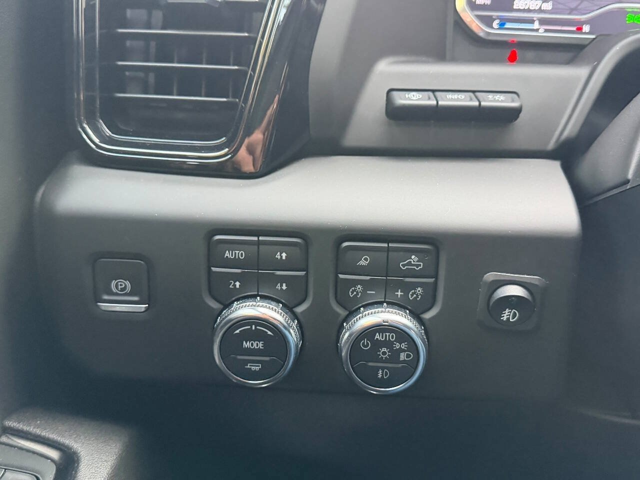 Used 2023 GMC Sierra 1500 AT4 w/ AT4 Premium Package AWD/4WD image 34