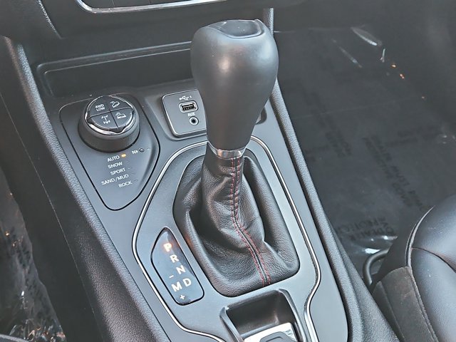 Used 2019 Jeep Cherokee Trailhawk w/ Cold Weather Group AWD/4WD image 17