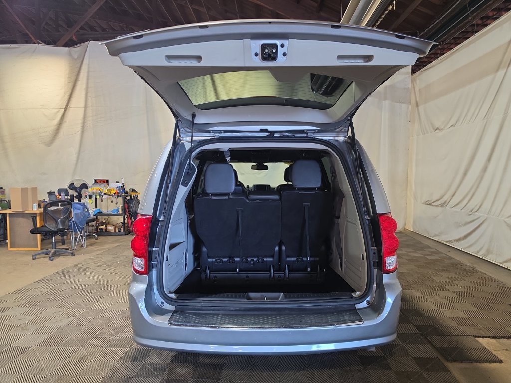 Used 2019 Dodge Grand Caravan SXT FWD image 19