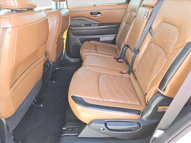 New 2025 Nissan Pathfinder Platinum image 12