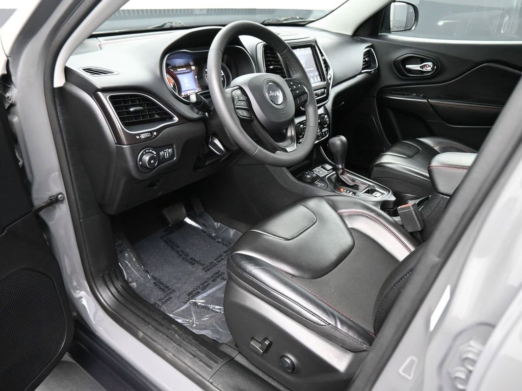 Used 2022 Jeep Cherokee Trailhawk image 2