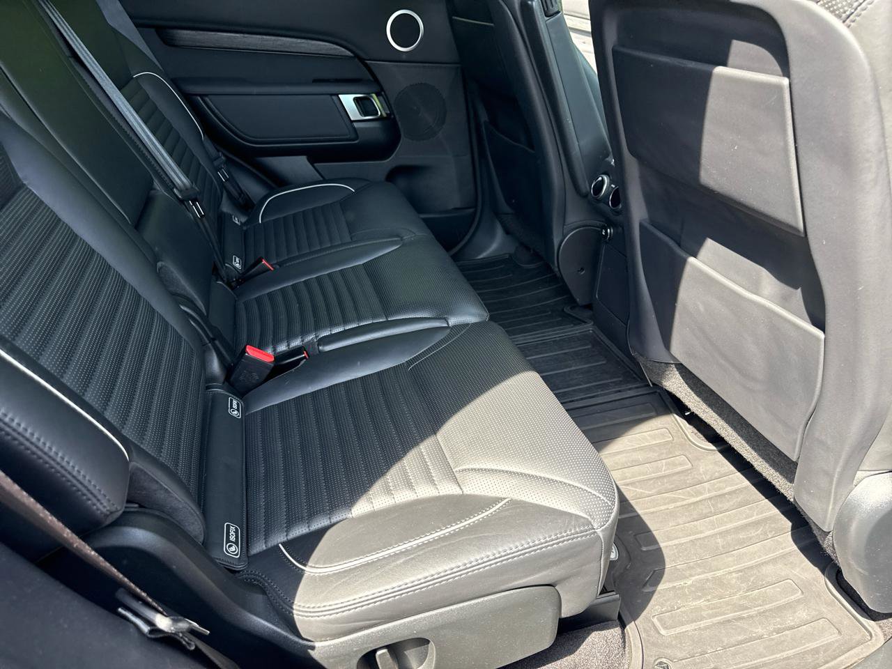 Used 2019 Land Rover Discovery HSE AWD/4WD image 12
