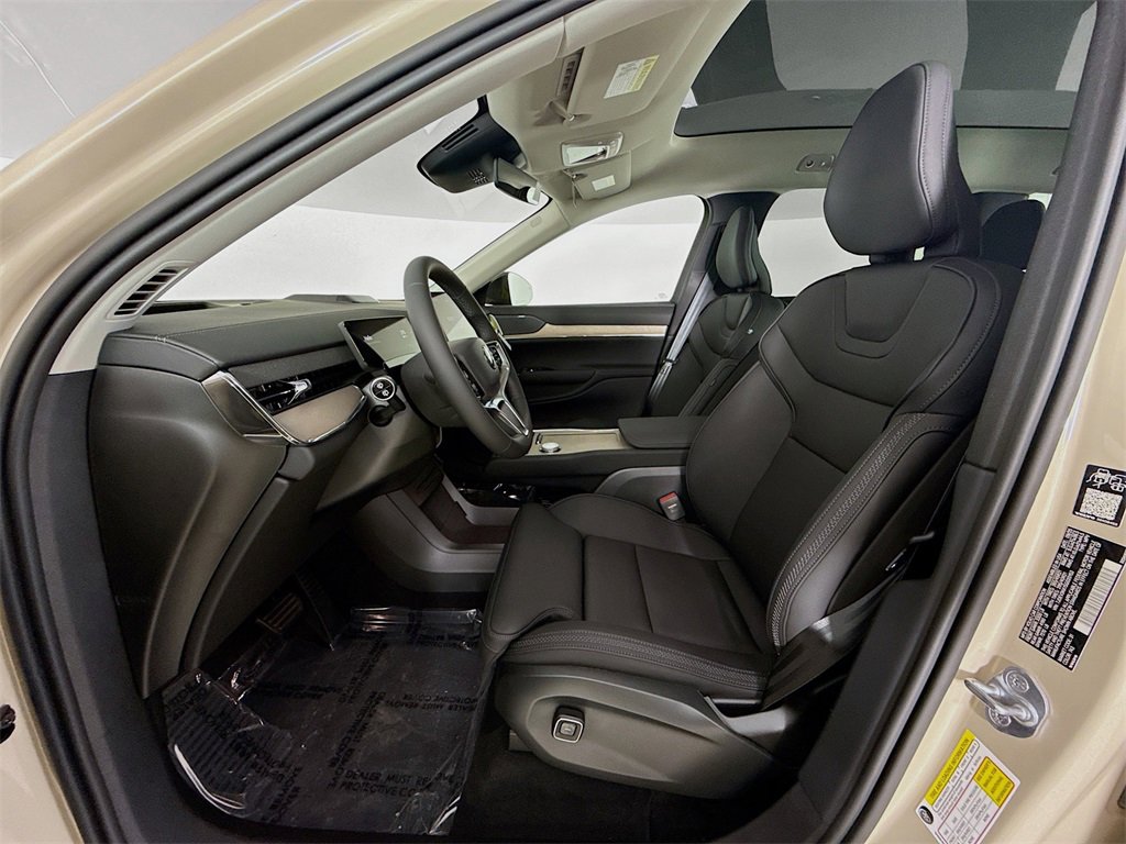 New 2025 Volvo EX90 Plus w/ Protection Package Premier image 21
