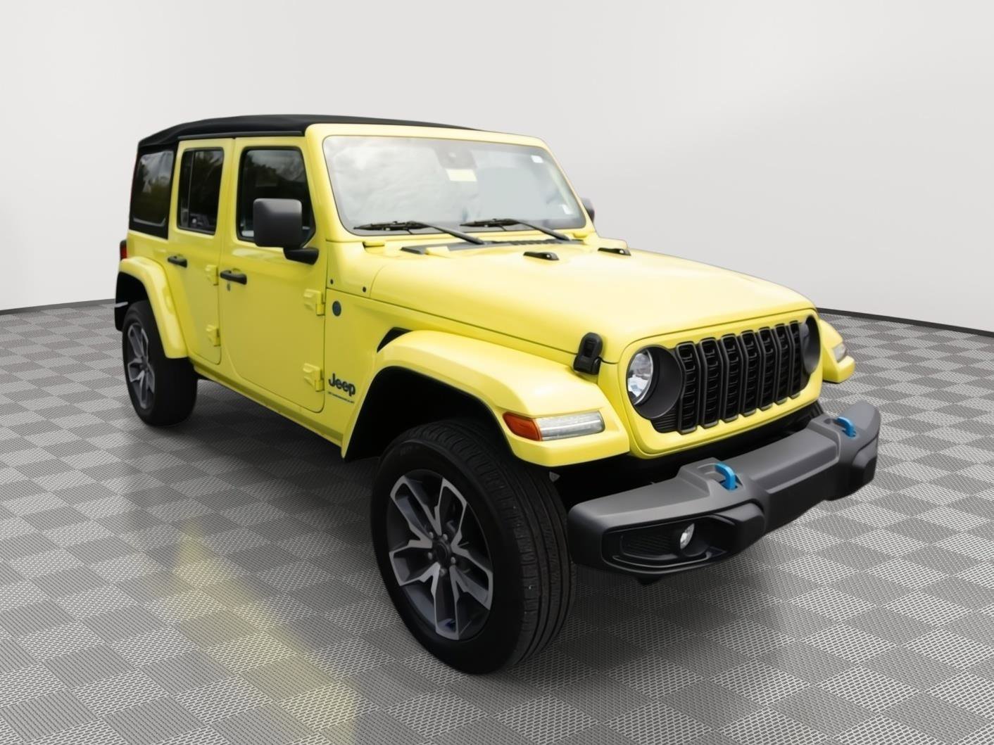 Used 2024 Jeep Wrangler Unlimited w/ Convenience Group AWD/4WD image 3