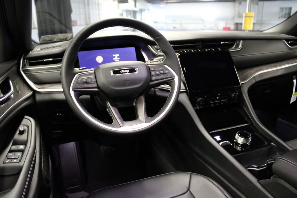 New 2025 Jeep Grand Cherokee L Limited w/ Black Appearance Package image 14
