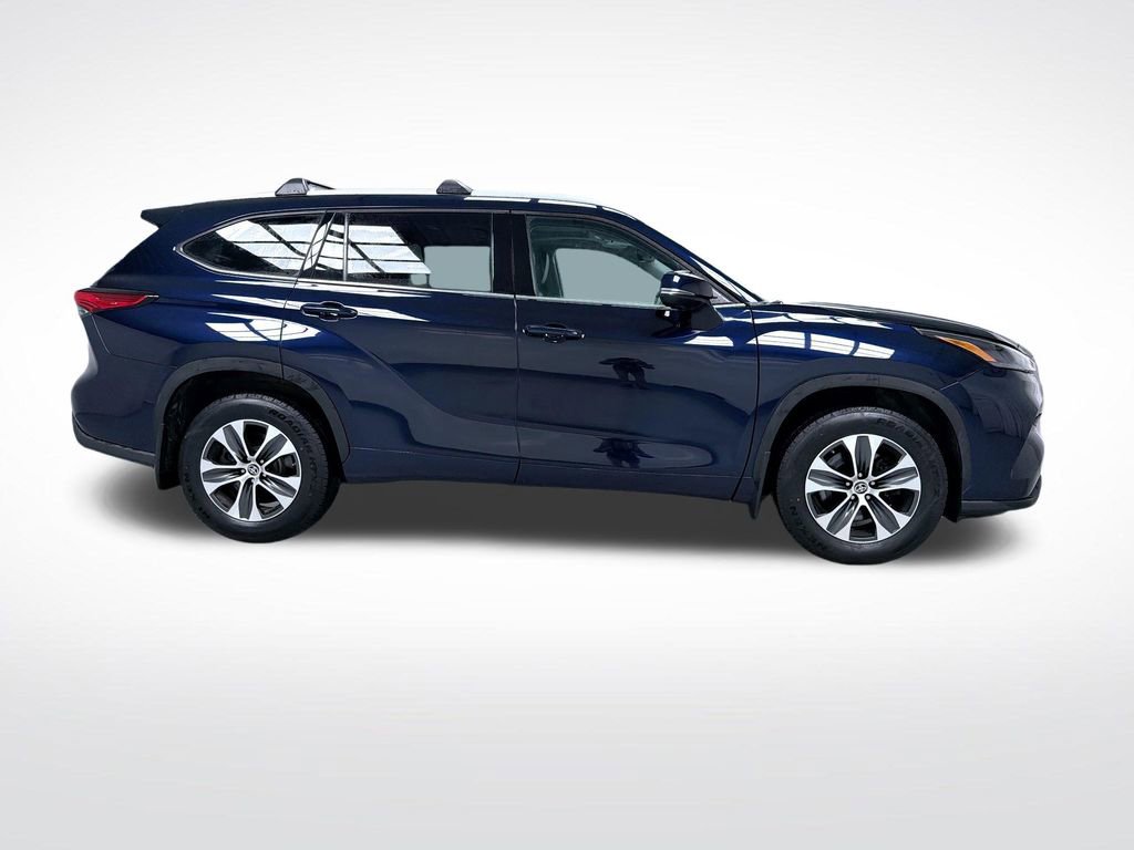 Used 2022 Toyota Highlander XLE image 10