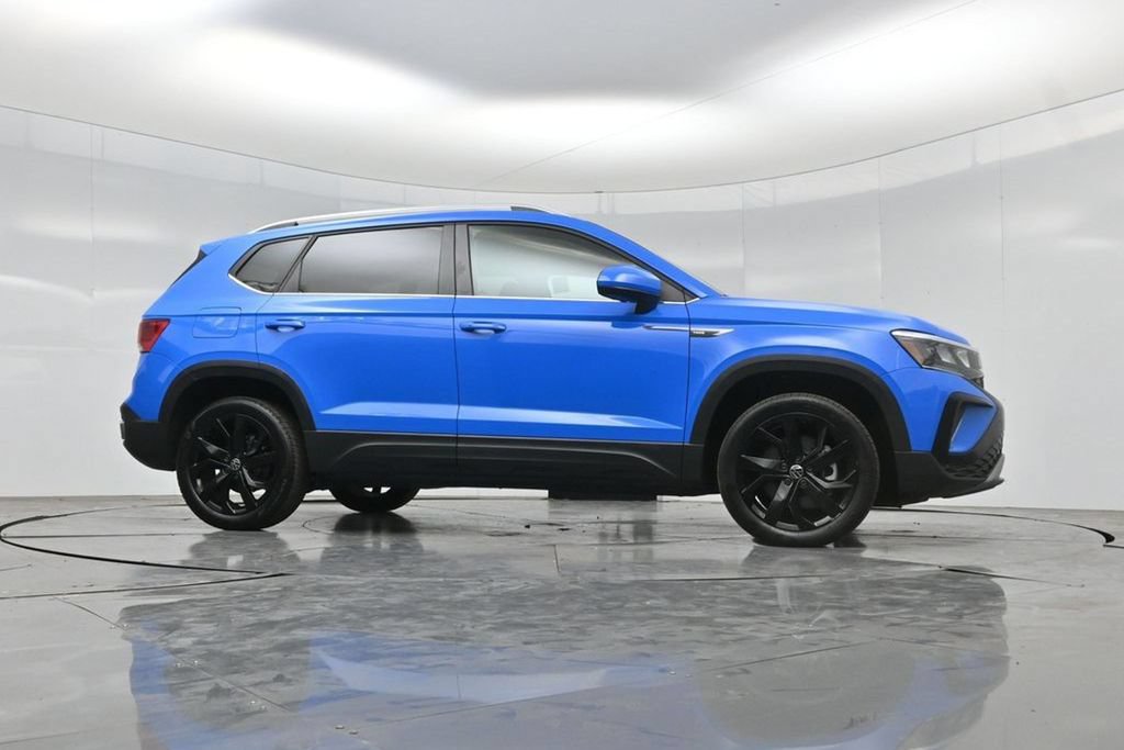 Used 2023 Volkswagen Taos SE w/ Panoramic Sunroof Package FWD image 54