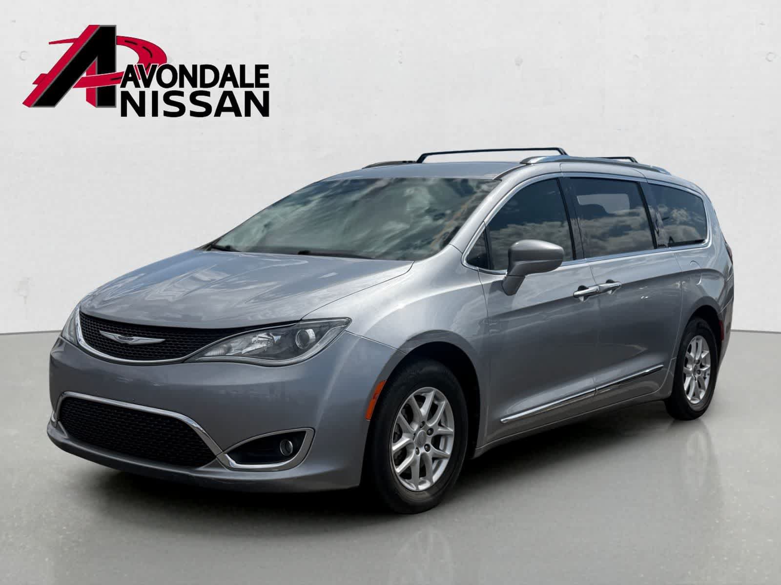 Used 2020 Chrysler Pacifica Touring-L FWD image 2