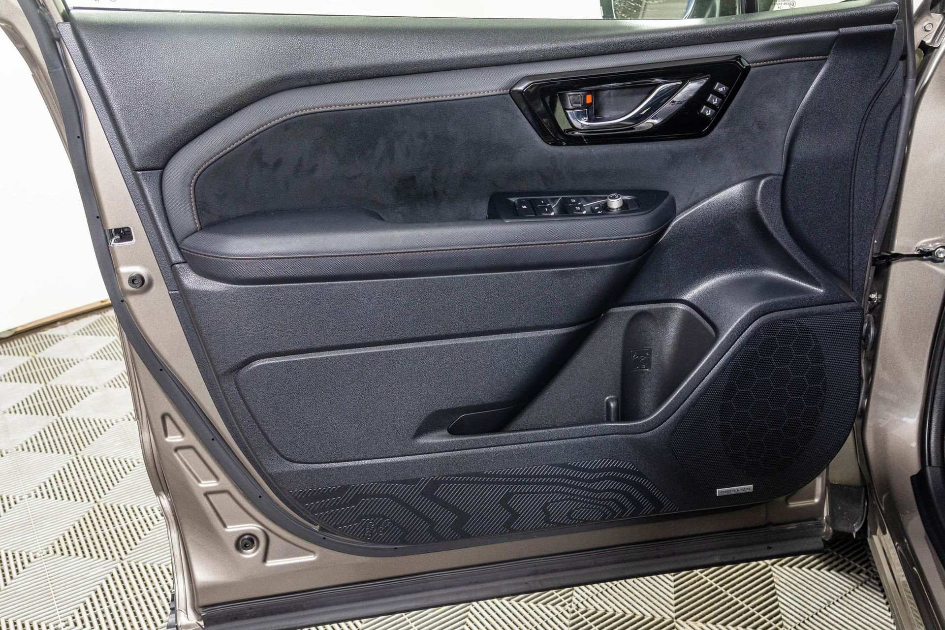 Used 2025 Subaru Forester Touring w/ Popular Package - Touring image 37