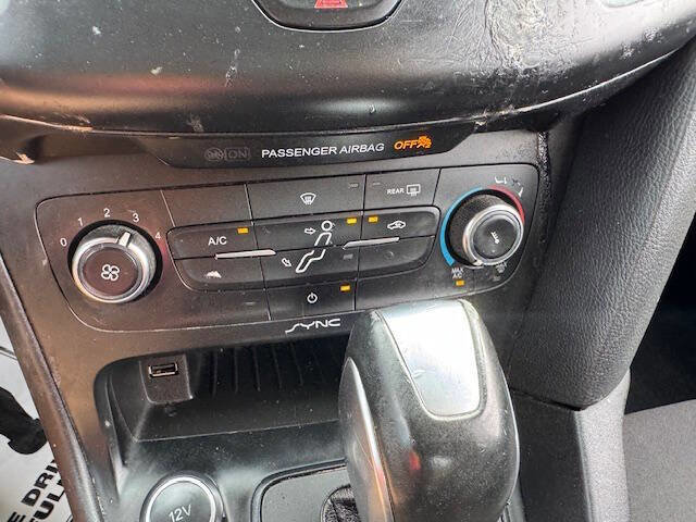 Used 2015 Ford Focus SE w/ SE Sport Package image 27