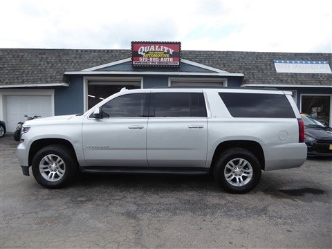 Used 2019 Chevrolet Suburban LT image 1