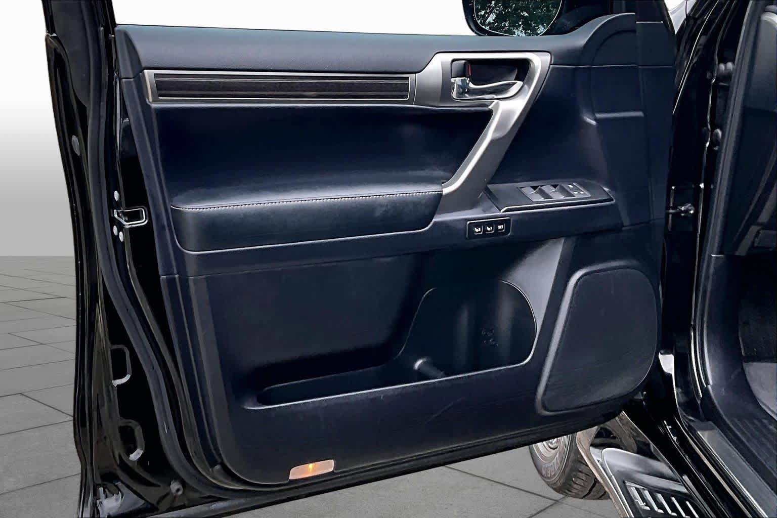 Used 2023 Lexus GX 460 Premium w/ Accessory Package AWD/4WD image 25