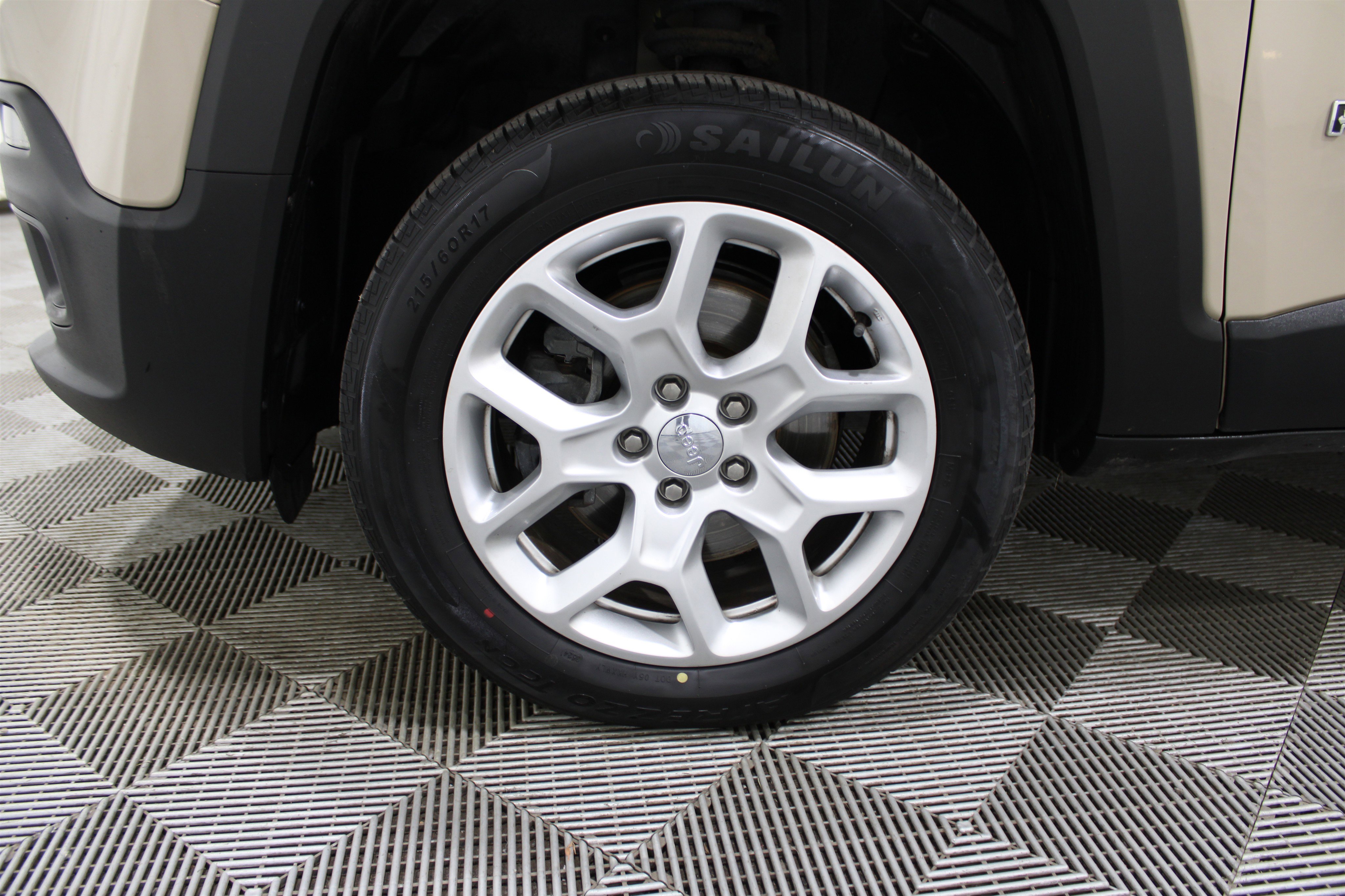 Used 2016 Jeep Renegade Latitude w/ Cold Weather Group image 35