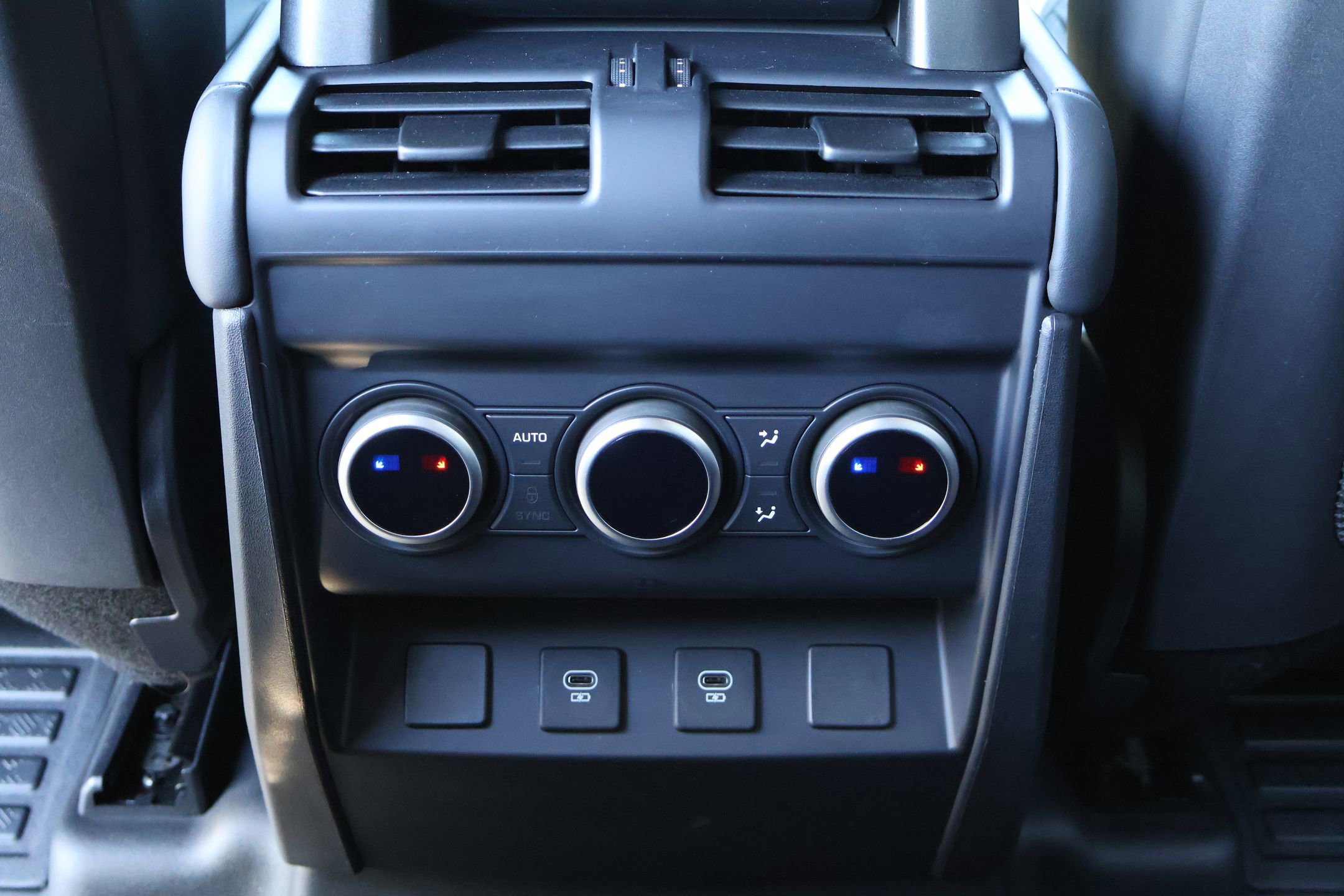 Used 2025 Land Rover Defender 110 S image 24