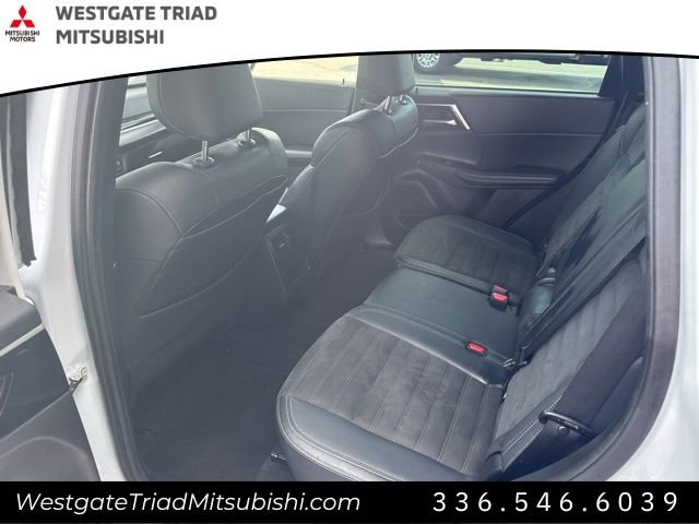 Used 2023 Mitsubishi Outlander SE image 7