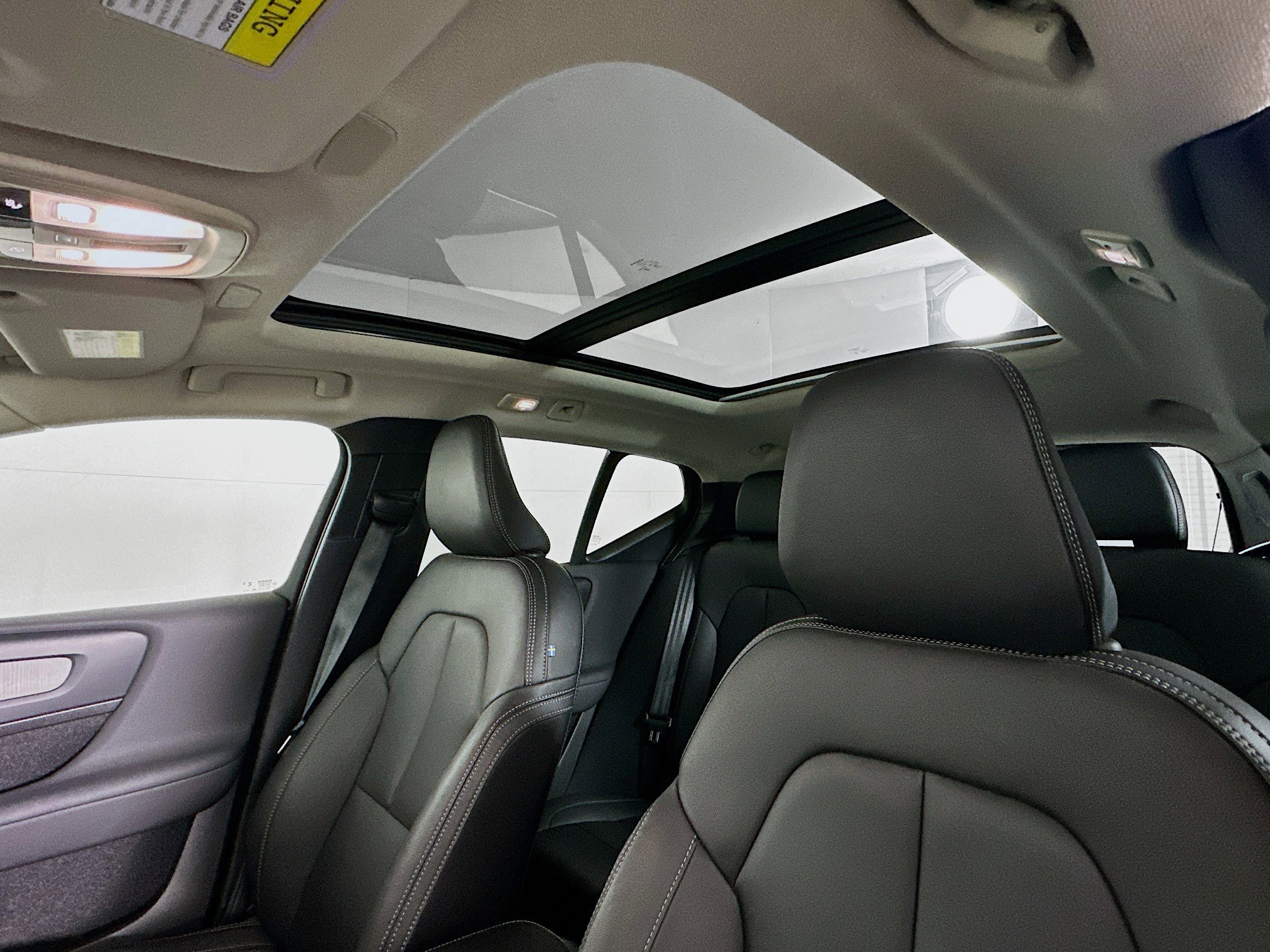 Used 2025 Volvo XC40 B5 Plus image 26