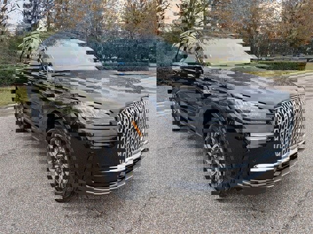 New 2026 Lincoln Corsair Premiere image 4