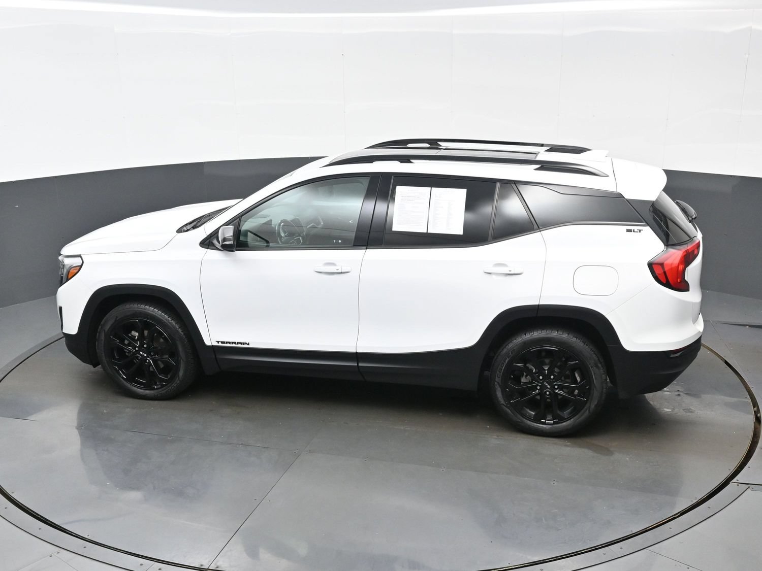 Used 2021 GMC Terrain SLT w/ Infotainment Package II AWD/4WD image 39