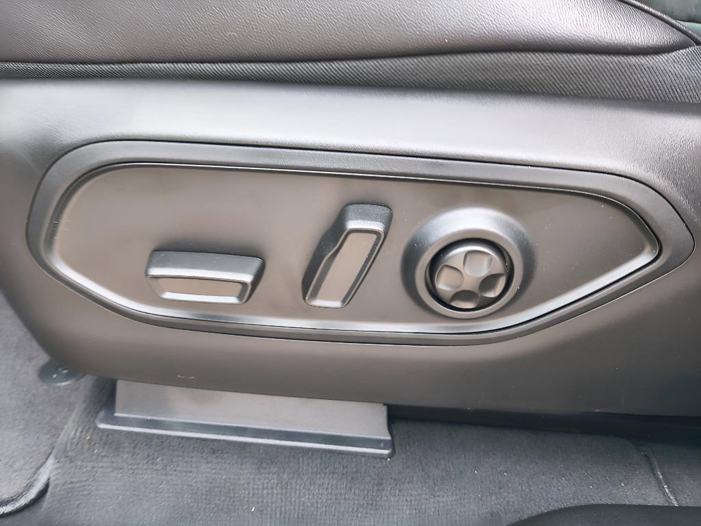 New 2025 Jeep Grand Cherokee Altitude image 15