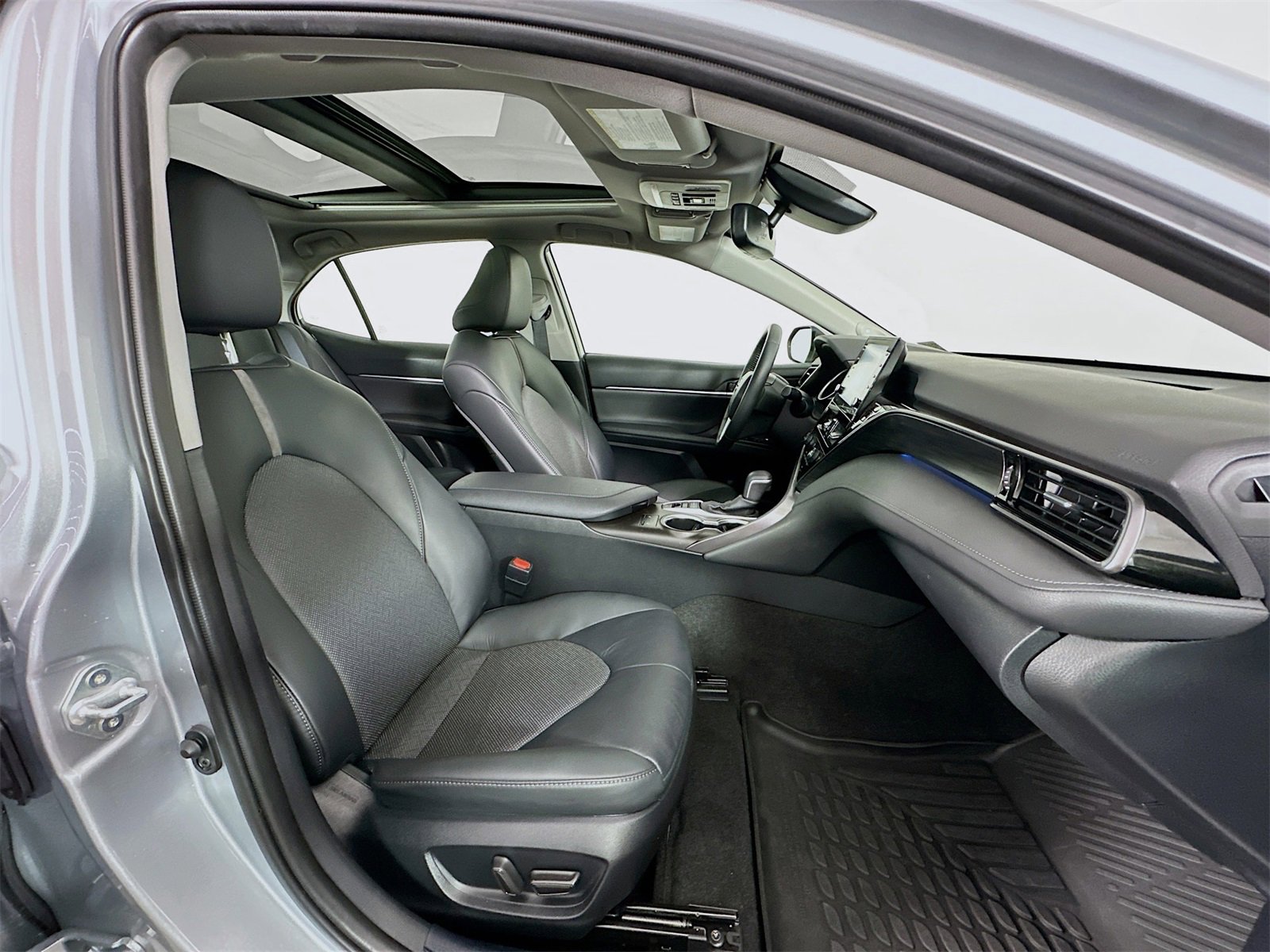 Used 2023 Toyota Camry XLE image 30