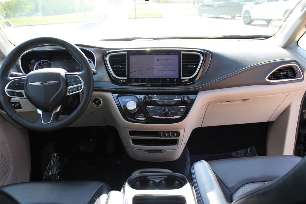 Used 2024 Chrysler Pacifica Select FWD image 41