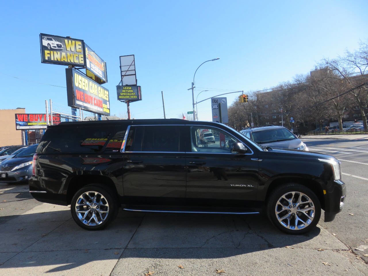 Used 2019 GMC Yukon XL SLT image 9