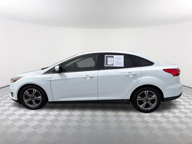 Used 2018 Ford Focus SE w/ SE Appearance Package image 8