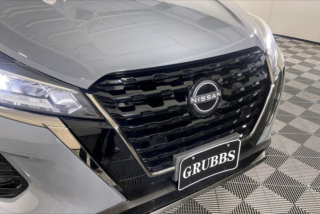 Used 2024 Nissan Kicks SR w/ SR Premium Package FWD image 34