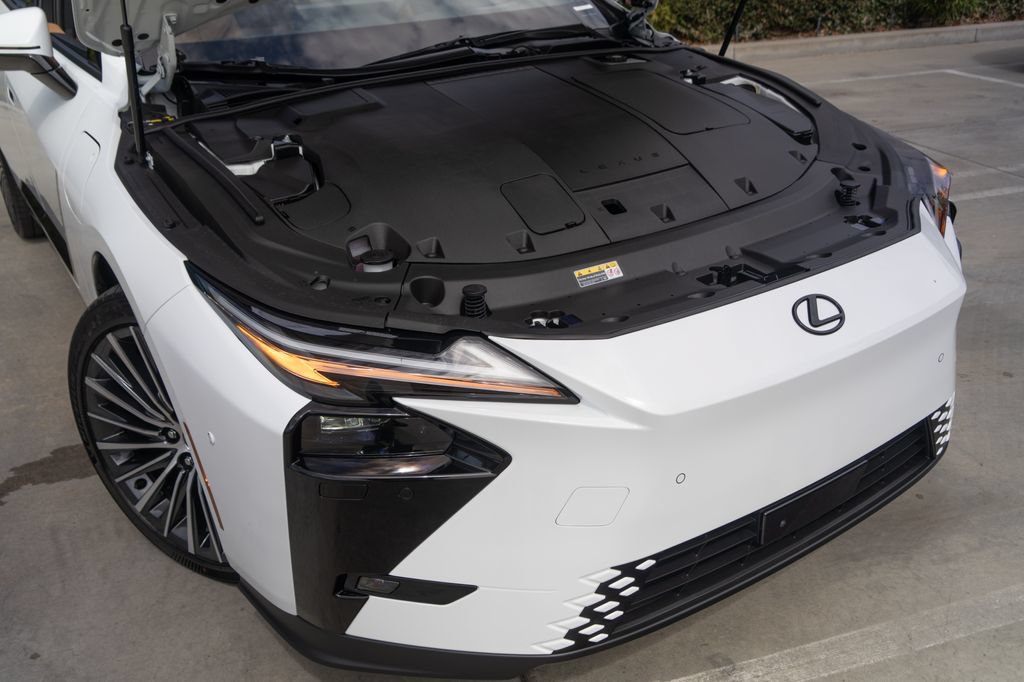 New 2026 Lexus ES 350e FWD image 6
