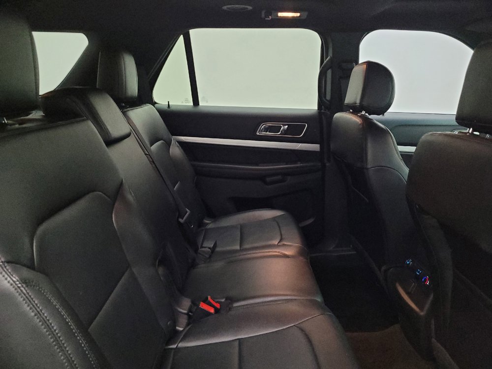Used 2016 Ford Explorer XLT w/ Equipment Group 202A AWD/4WD image 19