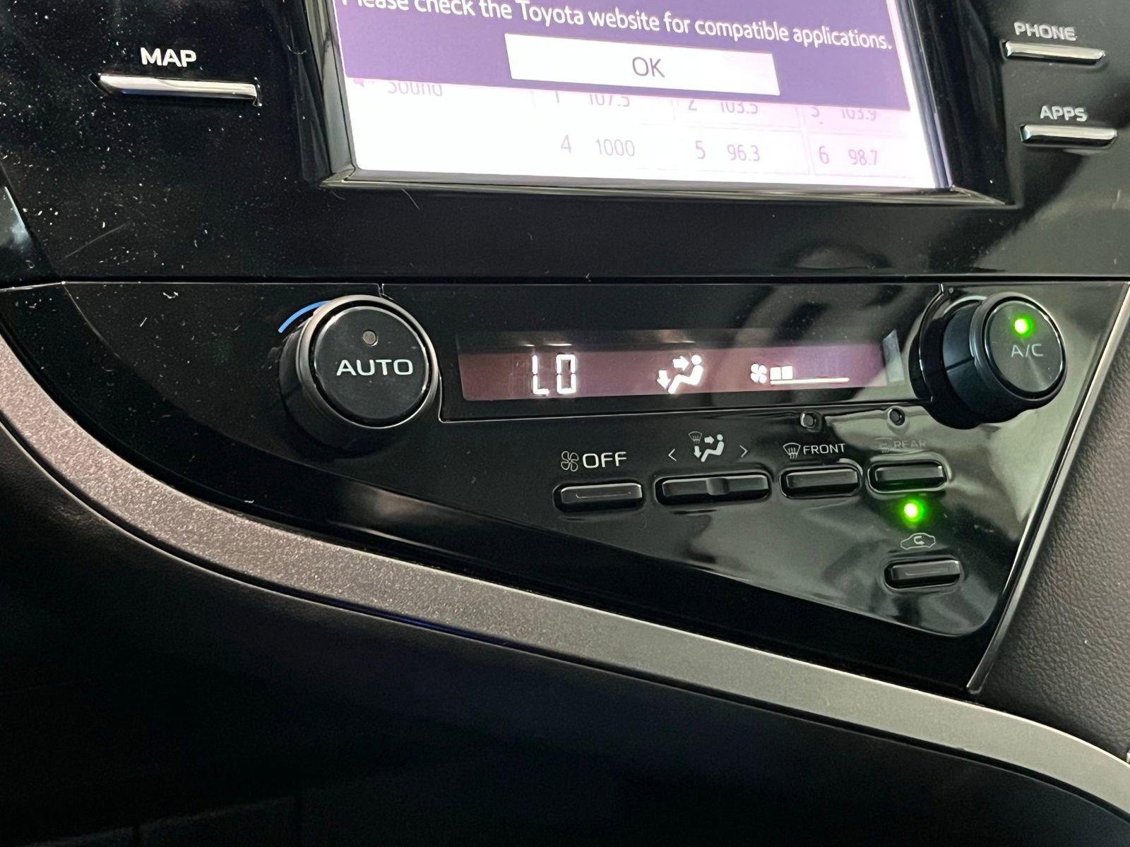 Used 2019 Toyota Camry SE FWD image 20