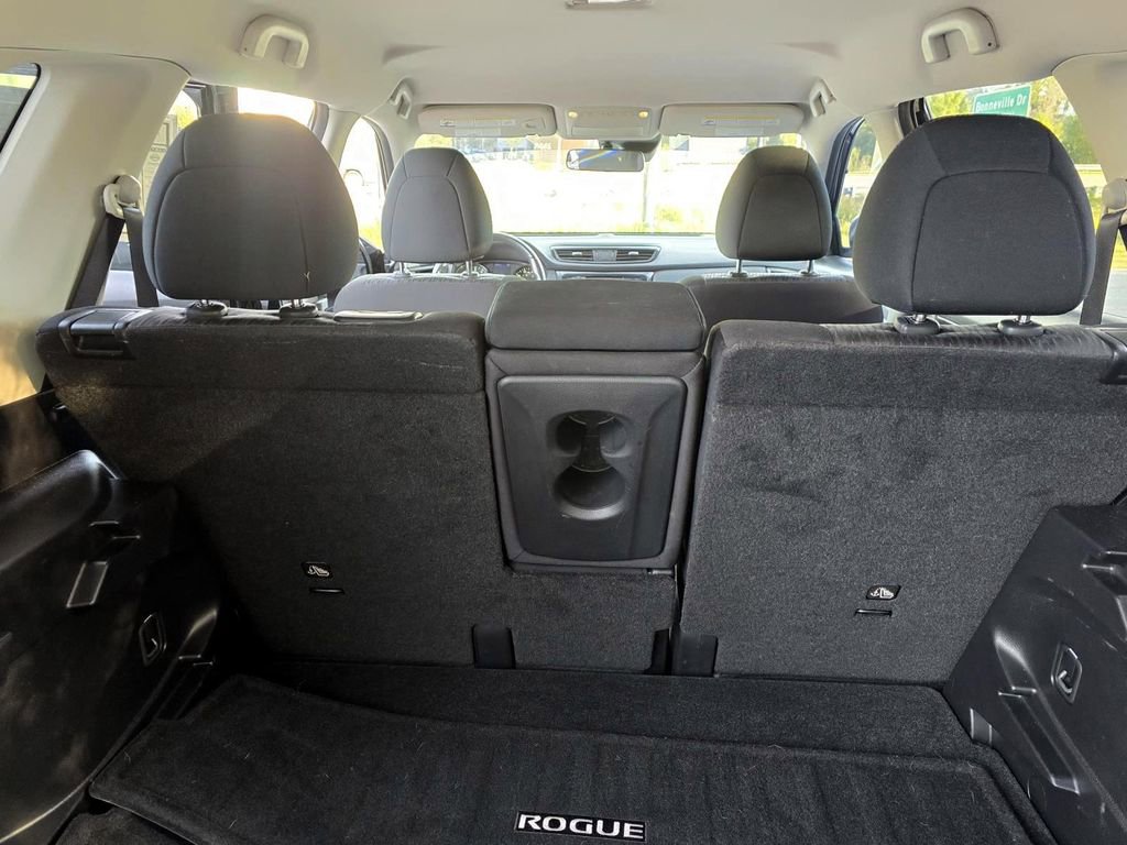 Used 2020 Nissan Rogue SV image 25
