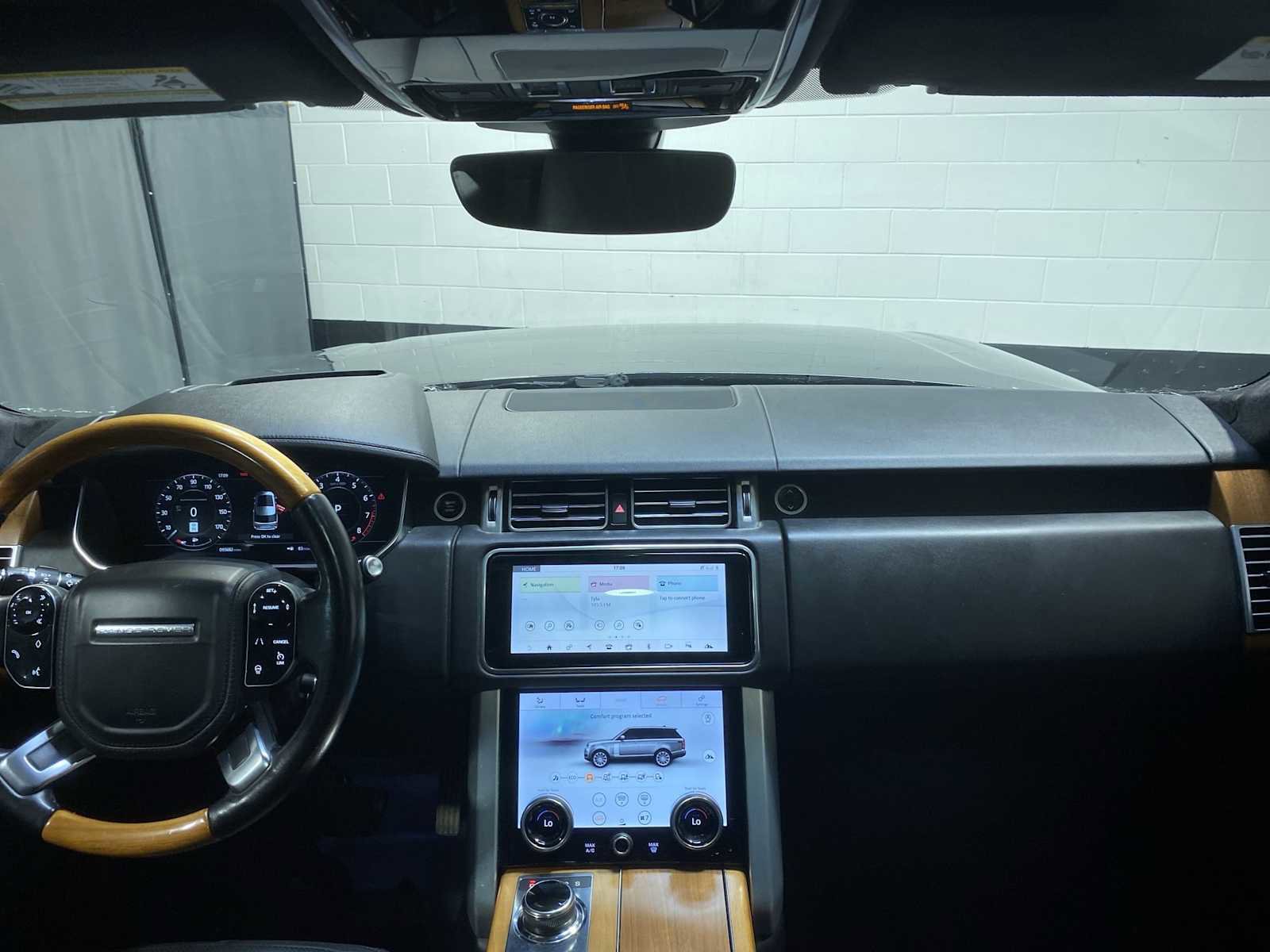 Used 2018 Land Rover Range Rover Supercharged AWD/4WD image 10