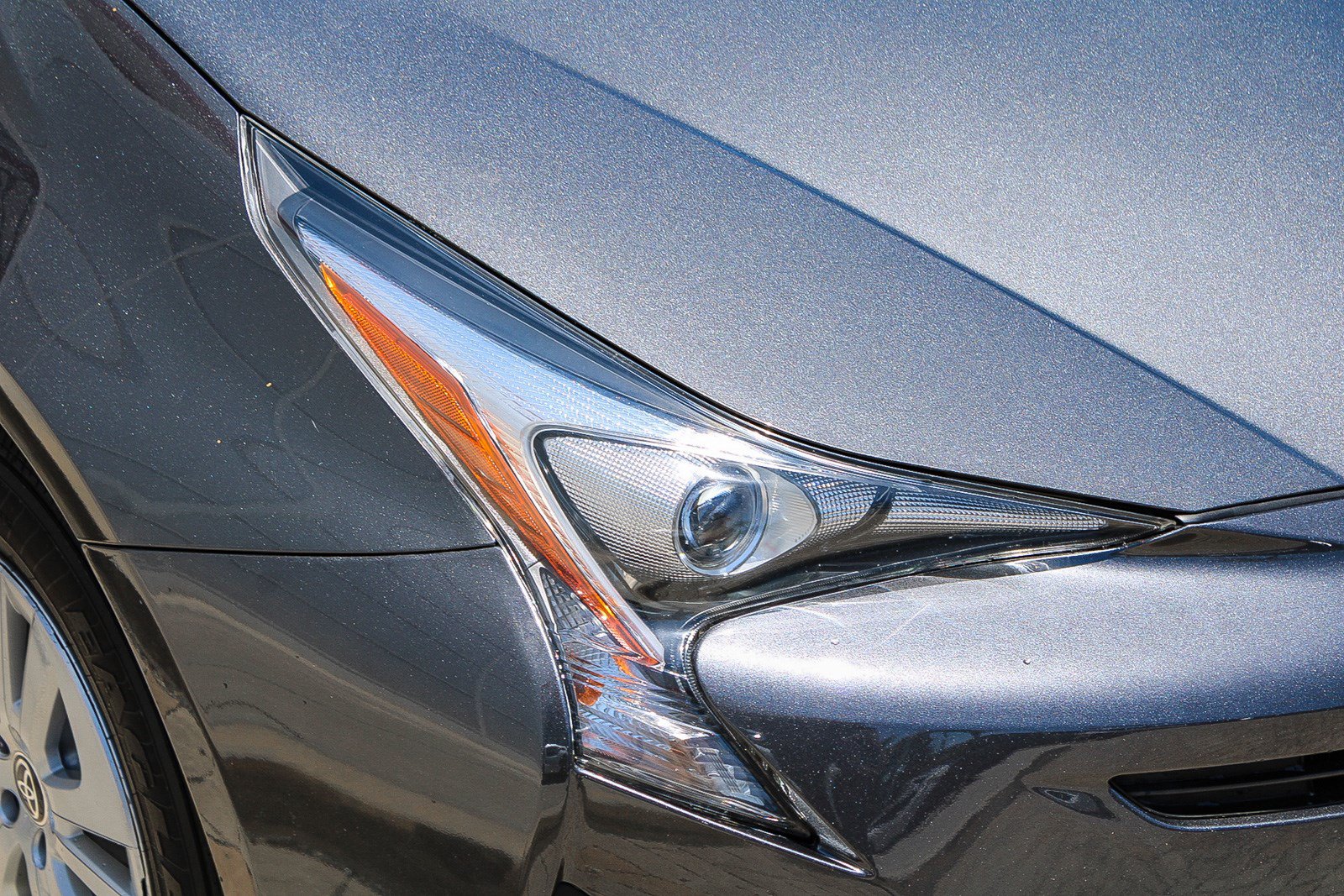 Certified 2016 Toyota Prius Two FWD image 5
