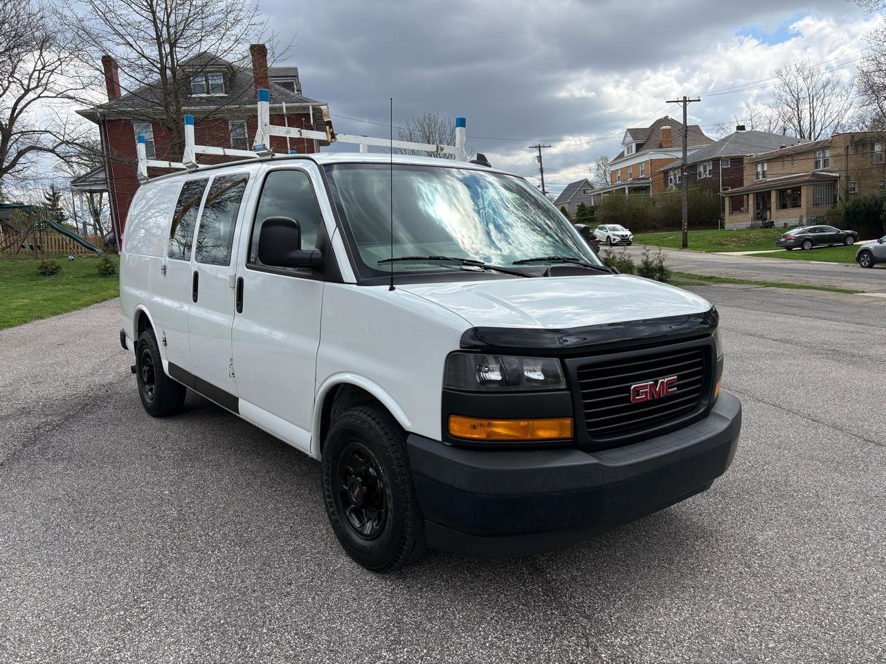 Used 2018 GMC Savana 2500 RWD image 1