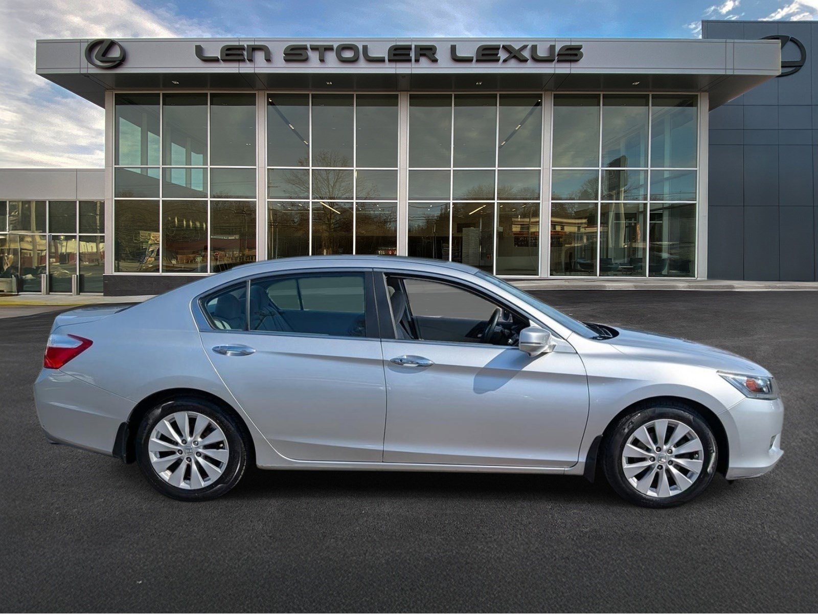 Used 2015 Honda Accord EX image 2