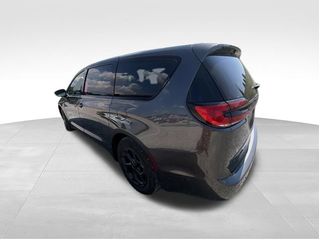 Used 2022 Chrysler Pacifica Touring-L w/ Uconnect Theater Family Group FWD image 34