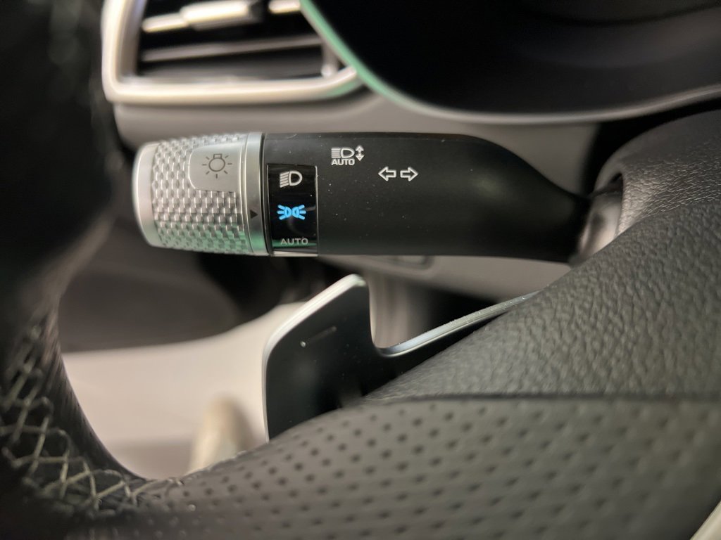 Used 2025 Genesis G70 2.5T image 19