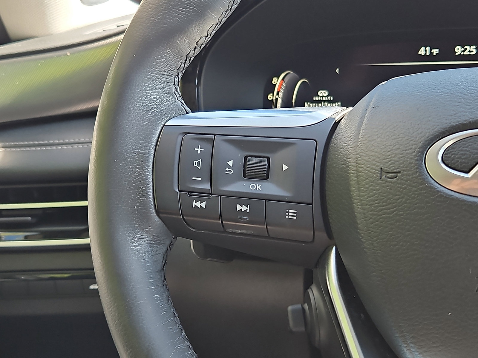 Used 2023 INFINITI QX60 Luxe w/ Performance Audio Package AWD/4WD image 21