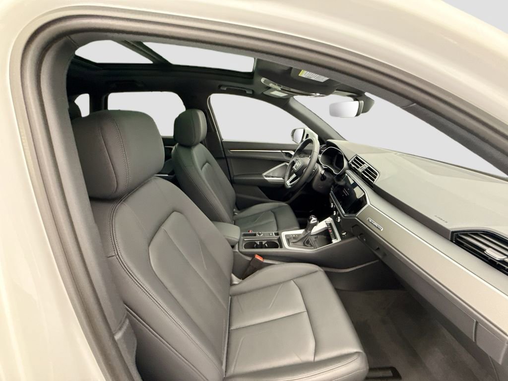 Certified 2025 Audi Q3 2.0T Premium image 18