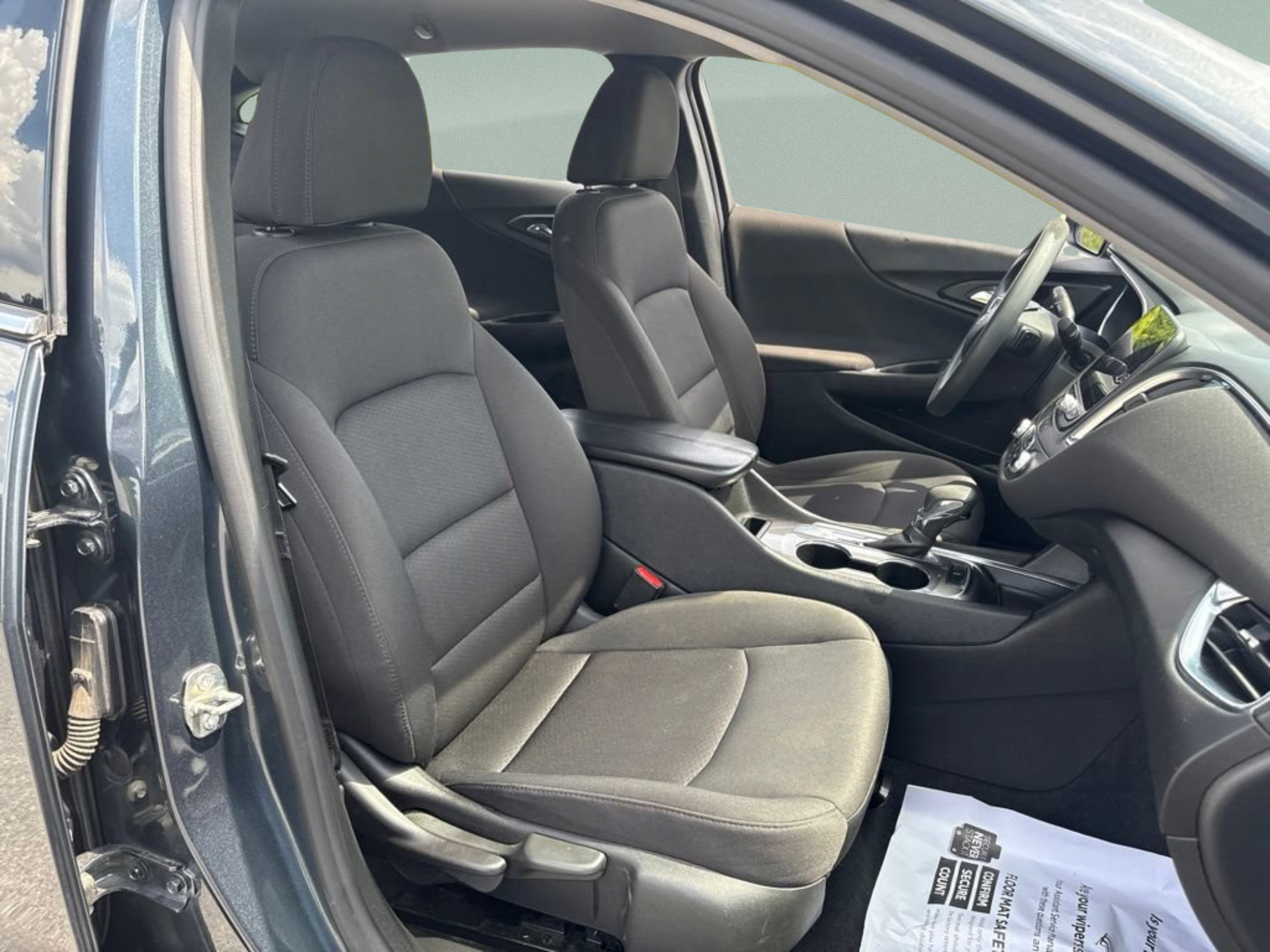 Used 2021 Chevrolet Malibu LT FWD image 25