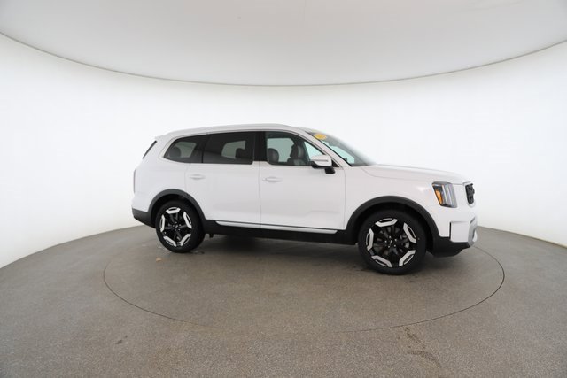 Used 2023 Kia Telluride EX w/ EX Captain's Chair Package image 24