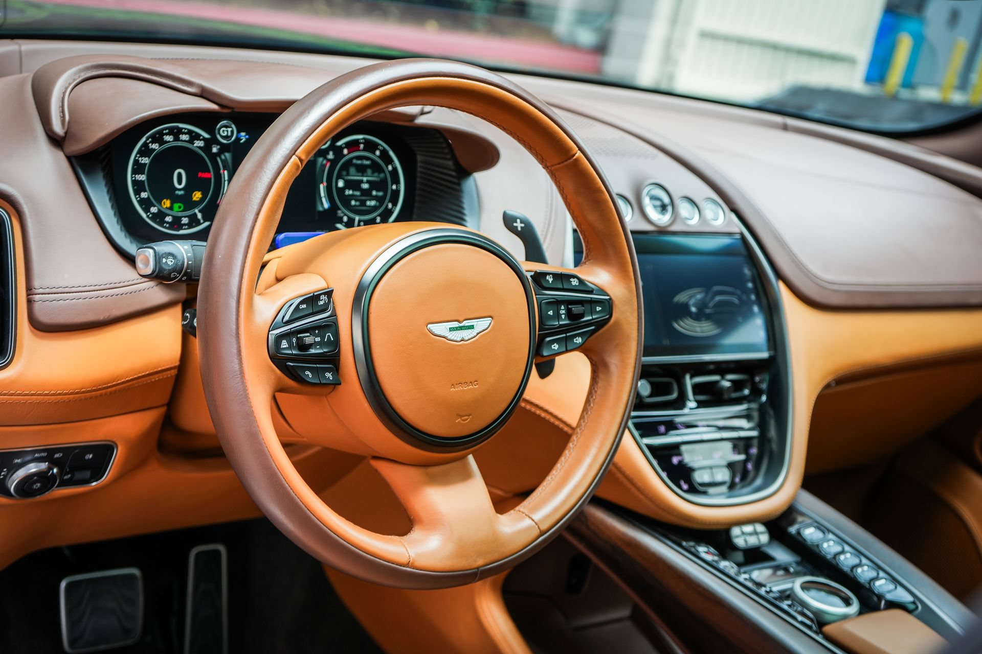 Used 2022 Aston Martin DBX AWD/4WD image 24