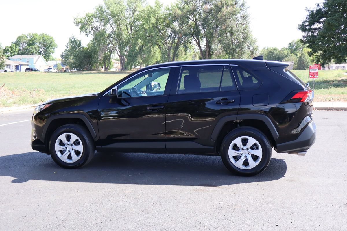 Used 2025 Toyota RAV4 LE AWD/4WD image 8