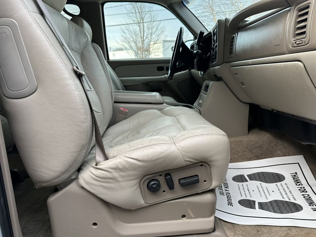 Used 2002 Chevrolet Suburban LT image 17