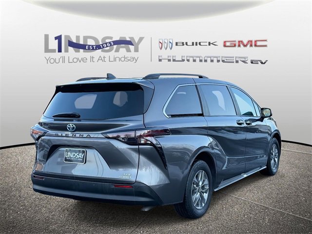 Used 2024 Toyota Sienna XLE image 2