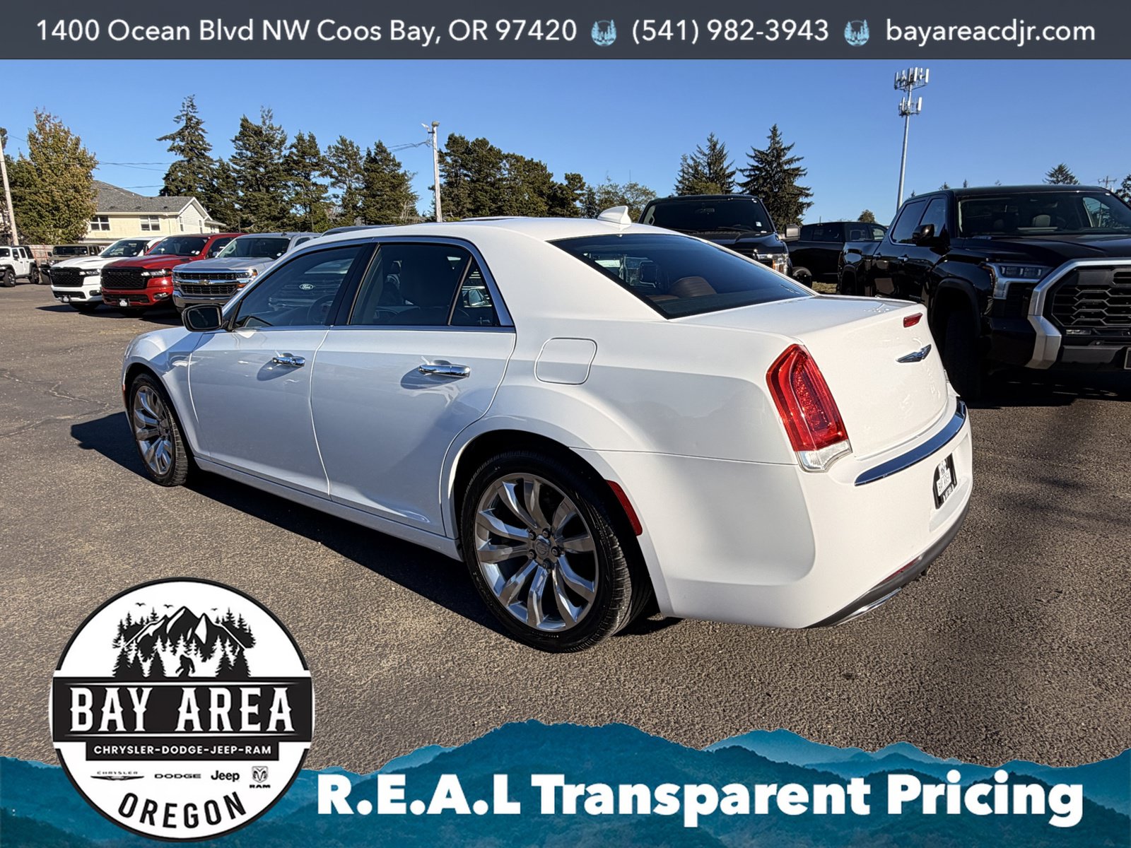 Used 2019 Chrysler 300 Limited w/ Light Group RWD image 9