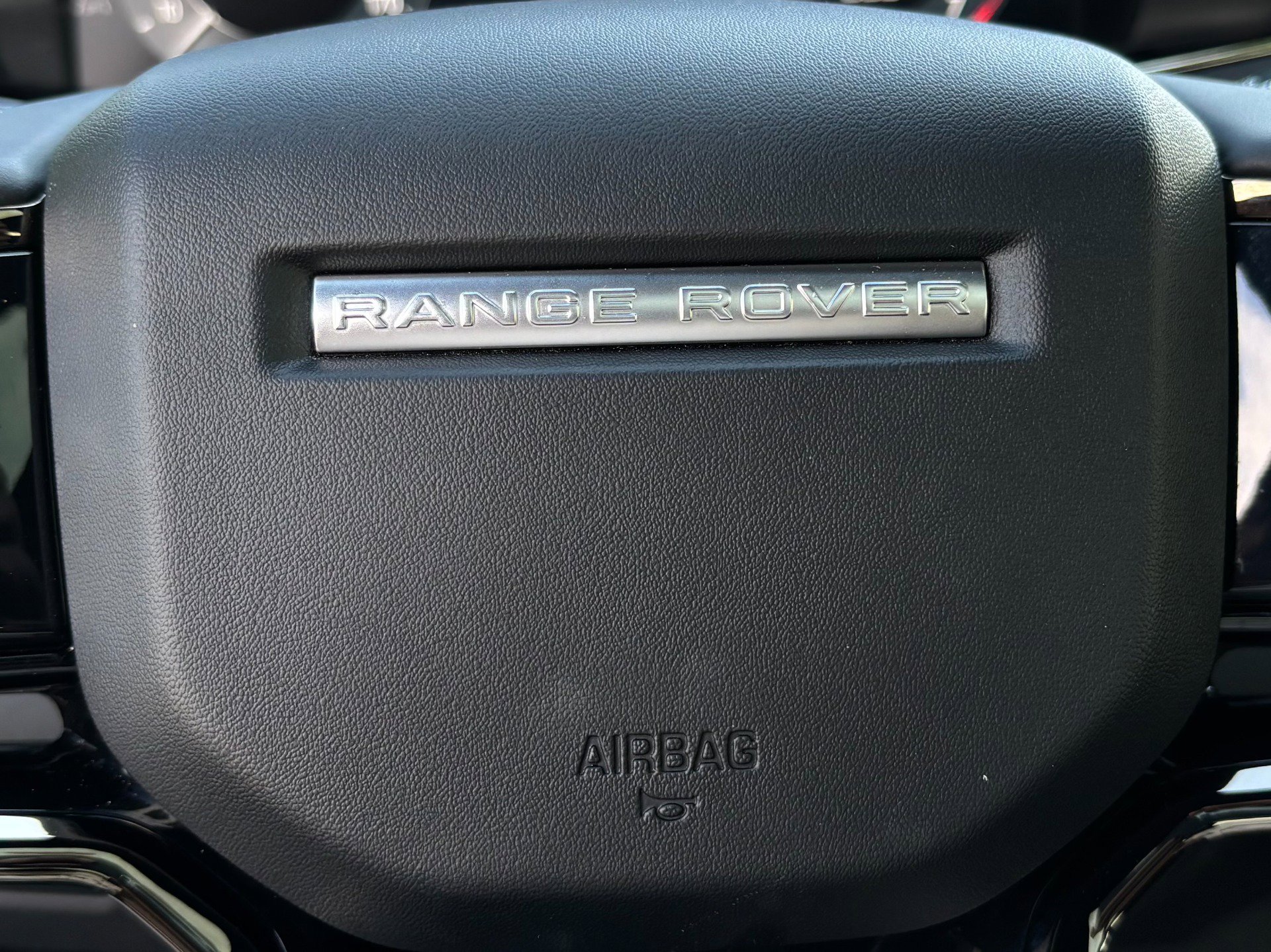 Used 2025 Land Rover Range Rover Evoque S AWD/4WD image 46