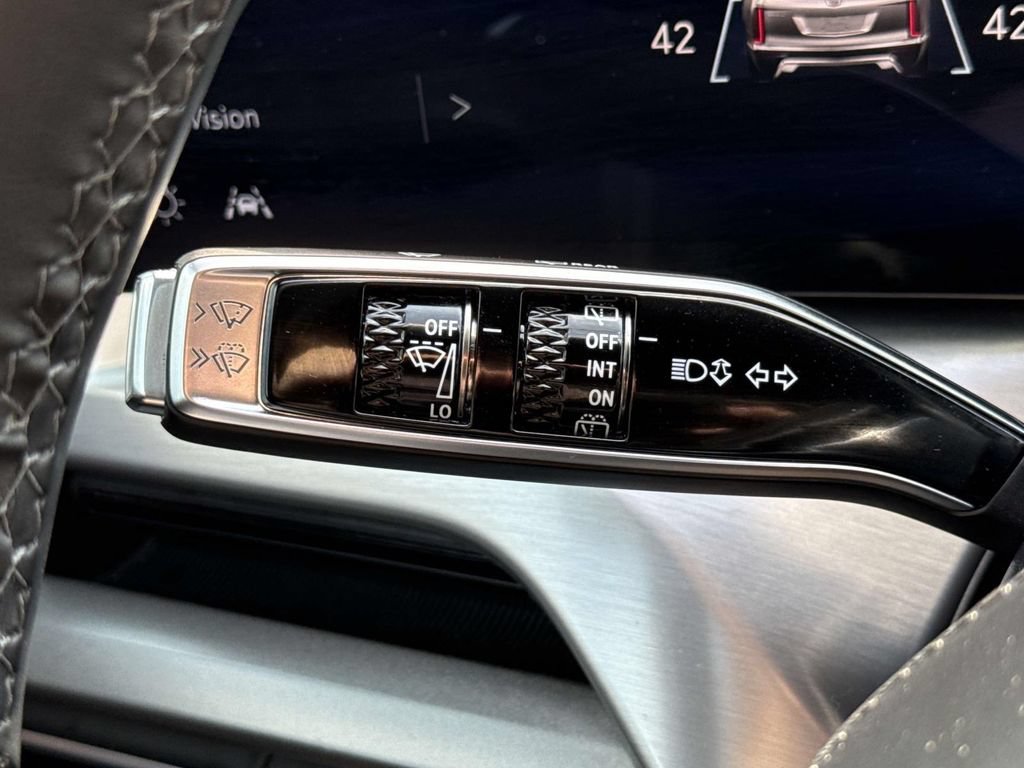 Certified 2026 Cadillac Vistiq Platinum AWD/4WD image 38